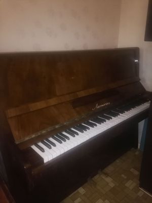 Продаётся пианино Ласточка
