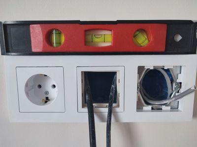 Установка монтаж сетевой разетки обжим сетевой кабель