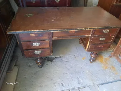 Продаётся антикварное письменный стол.
