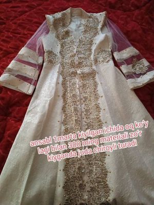 Ansambl ichida oq koʻylagi ham bor