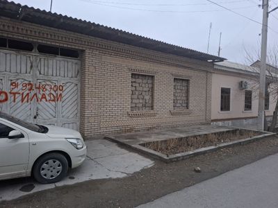 Gijduvon tuman Bobur MFYdagi hovli sotiladi