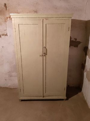 доски и тахта ещё есть кое что.
