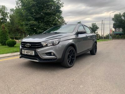 LADA VESTA CROSS 1,8 (фуловая комплектация)