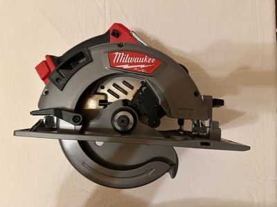 Циркулярная пила Milwaukee M18 2732