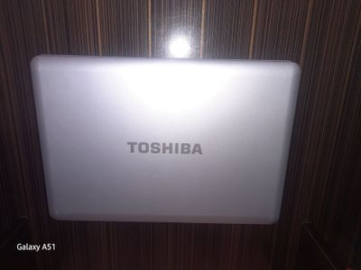 Noutbuk TOSHIBA sotiladi