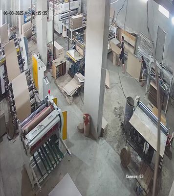 Karobka ishlab chiqarish asbob uskunalari sotiladi.
