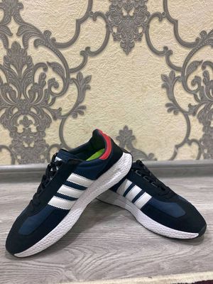 Adidas erkaklar oyoq kiyimi
