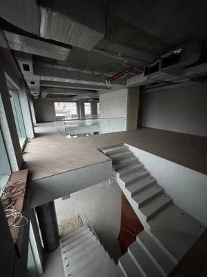 Аренда элитного помещения с фасадом и террасой Mirabad Avenue 3 уровня