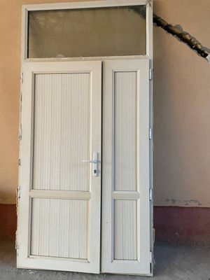 Akfa eshik sotiladi