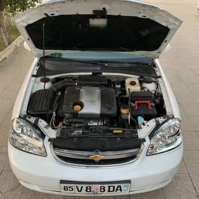 Lasetti 1.8 sotiladi