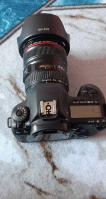 Canon 6 D mark 2 sotiladi xolati yaxshi ancha dan buyon uyda yotipti