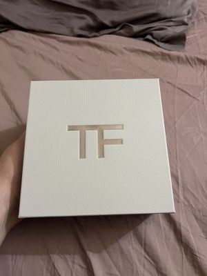 Atir tom ford yangi