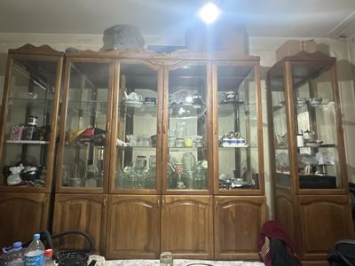 Продается срочно гостинный гарнитур стенка б/у из чистого ореха