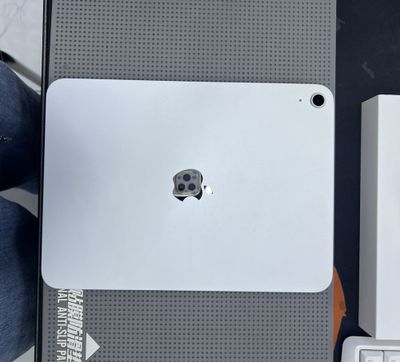 Новый iPad A 16 с гарантии срочно