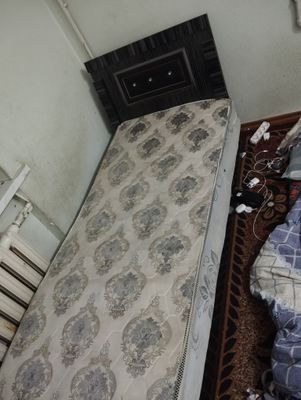 Divan sotiladi yahshi holatda