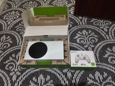 XBOX SERIES S. 2 oy ishlatilgan holati hali yangi.