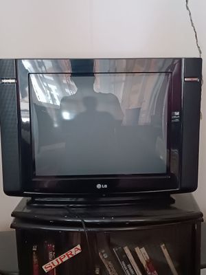Телевизор LG очень хорошего качества цветной продам очень низком цене