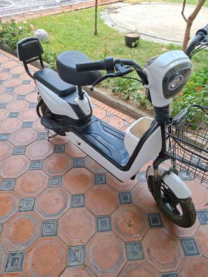skuter elektroni