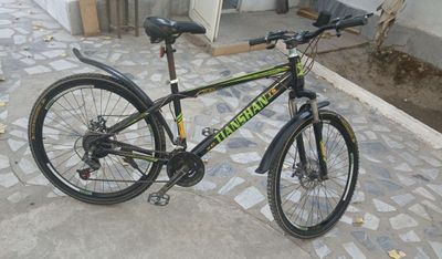 Velik sotiladi 26 razmer