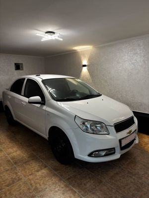Нексия 3 сотилади