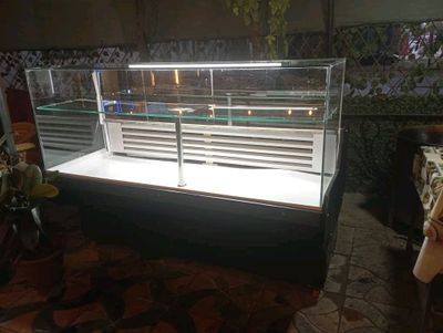 Vitrina xaladenik zakasga qilib keramiz