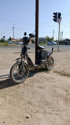 Скутер сатылады срочно 2 айтаман келисип беремен