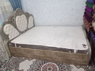 Yotoqxona uchun spalni krovat