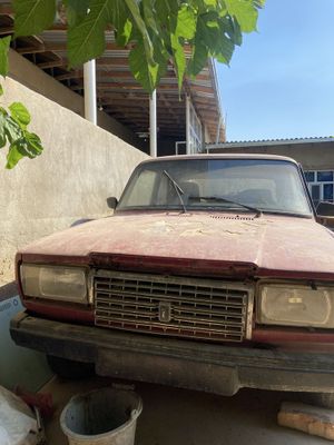 Jiguli 2107 sotiladi