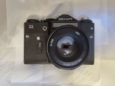 пленочный фотоаппарат Зенит-11 с объективом Helios-44M 58mm f/2