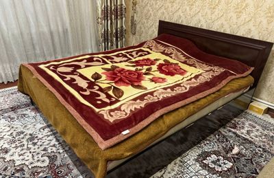 Продается спальный гарнитур