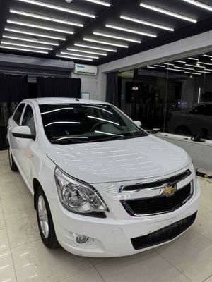 Chevrolet Cobalt 2022 год белого цвета 35.300 пробег