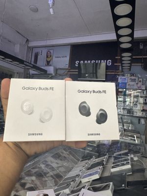 Samsung buts fe black white