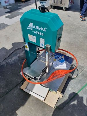 Goshni Suyaklari bilan kesadigan arra