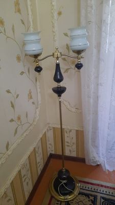 Торшер, светильник.