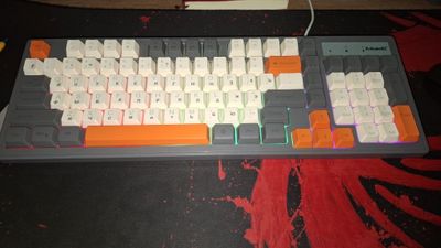 Клавиатура с мышкой игровой.