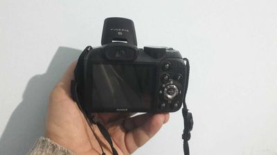Арзон фотоапарат сотилади FijiFILIMS narxi 750 ming so`m