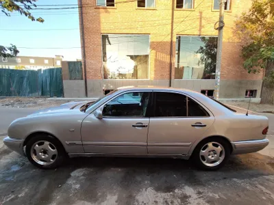 Продается Mercedes Benz 210 Авангард. Очень срочно!