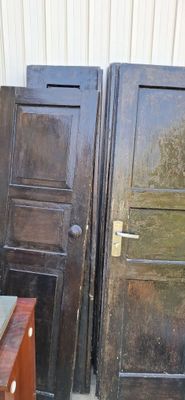 Ёгоч эшиклар холати идеал бакуват 3 камплект каробкалари билан