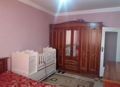 Oila yoki qizlarga 1xona 300ye.Chorsu Qoratosh.Drujba yaqin.Rieltor50%