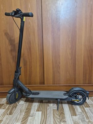 Электросамокат Xiaomi Mi Electric Scooter Essential