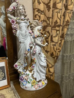 Farforiviy statuyetka