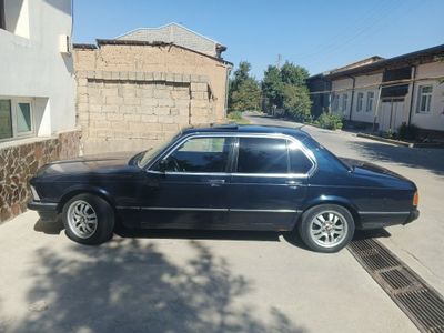 Bmw 728 sotiladi e23