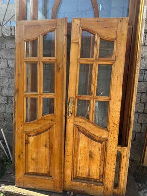 Продаю срочно Двер и окна