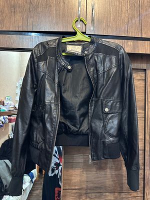 Продаются вещи. Размер L и XL не дорого от 50 тыс