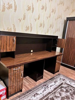 Рабочий компьютерный стол