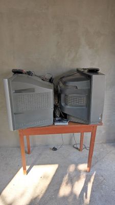 Телевизор 2шт продаются