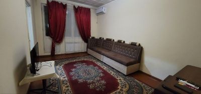 Аренда 2/4/4 массив Ялангач, ор-р 7 поликлиника! Всё есть, чистая !