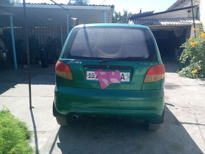 Matiz gaz qoʻyilmagan ayol kishi haydagan