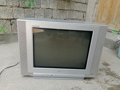 LG televizor rangli tiniq koʻrsatadi.