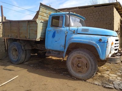 ZIL 130 sotiladi. Narxi 40 mln. Holati yaxshi ishlab yurgan mashina.